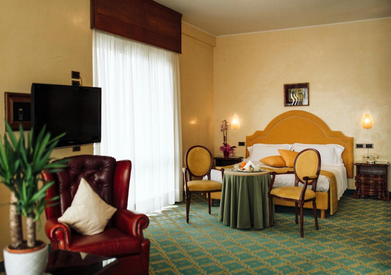 Hotel Grand Excelsior 4*
