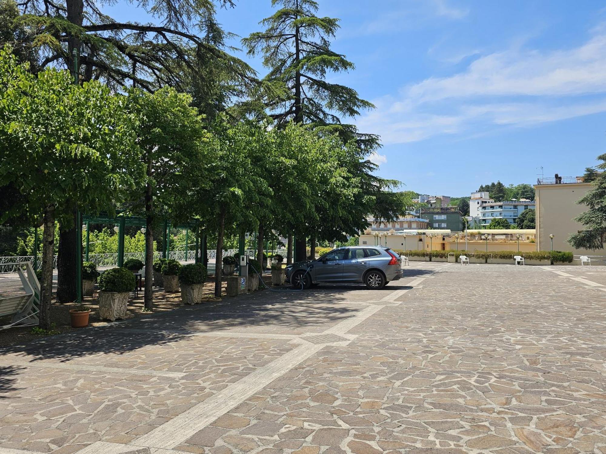Grand Excelsior Hotel