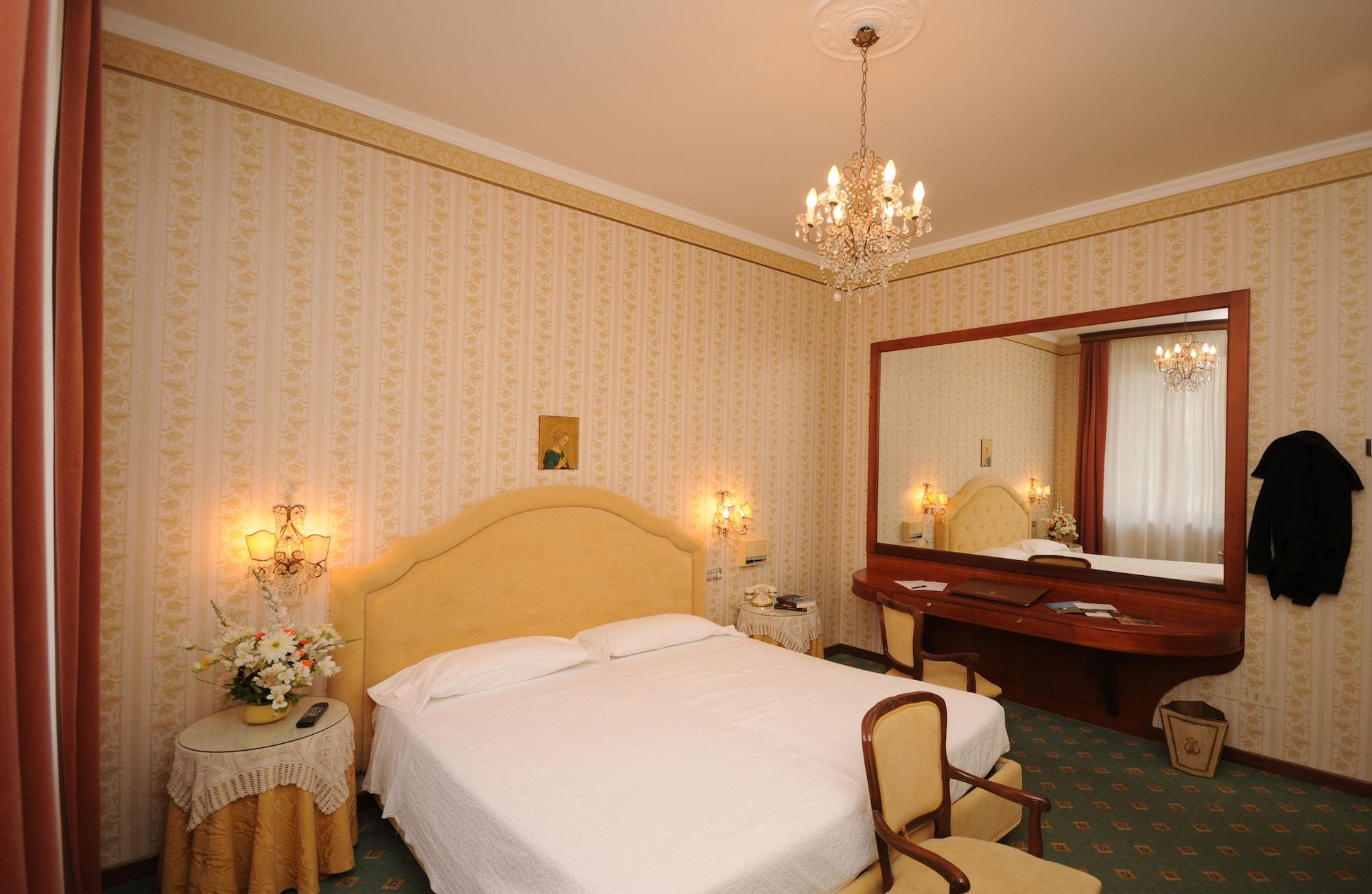 Grand Excelsior Hotel